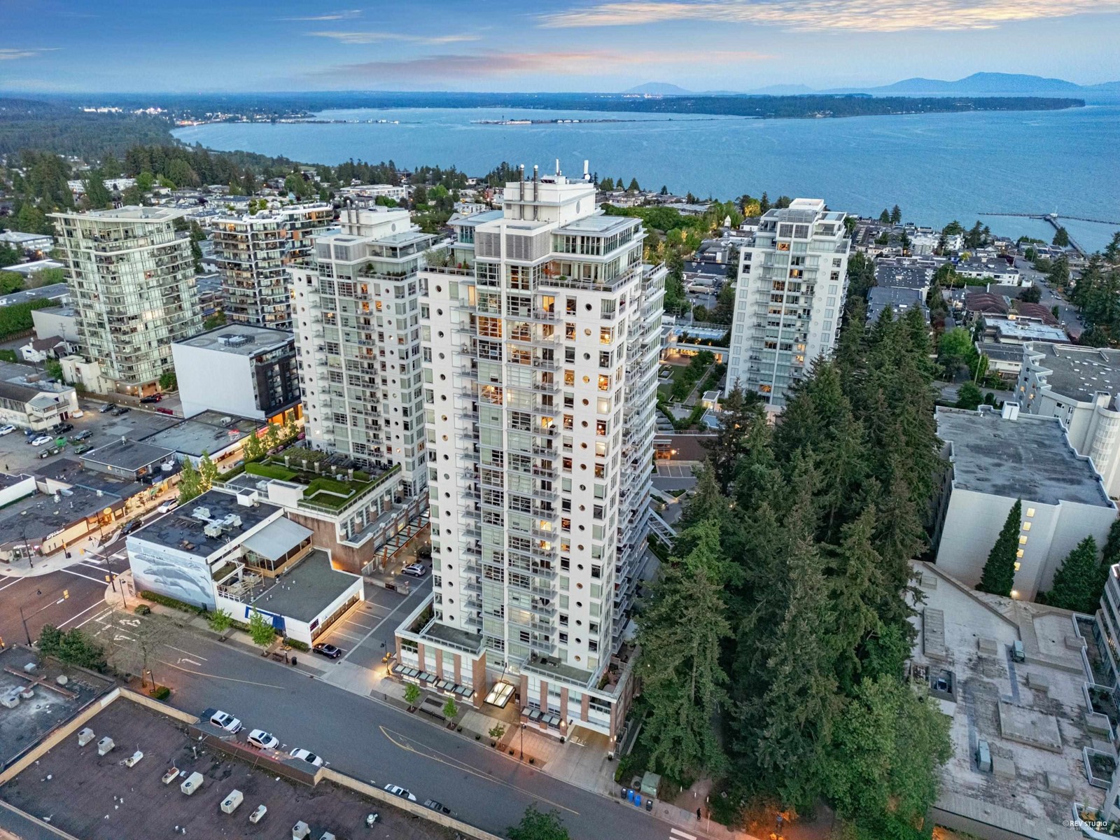 15152 Russell Avenue Unit 1904, White Rock, BC V4B 0A3