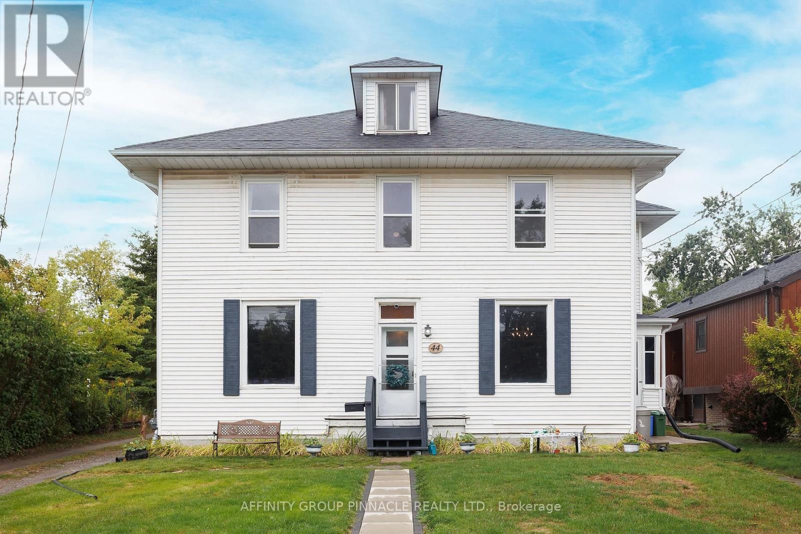 44 St Patrick St, Kawartha Lakes, ON K9V 1R2