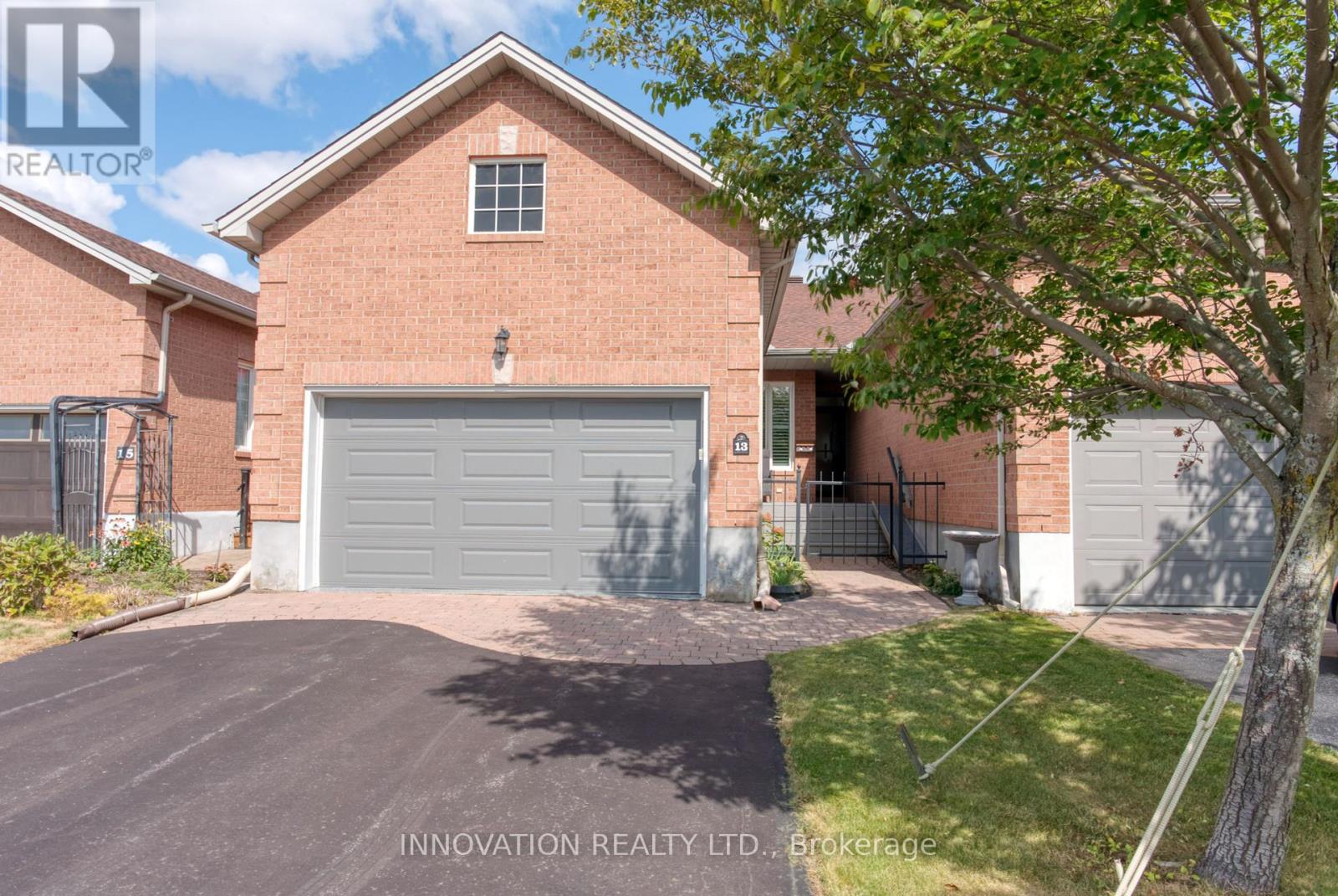 13 Eileen Cres, Ottawa, ON K2S 1M3
