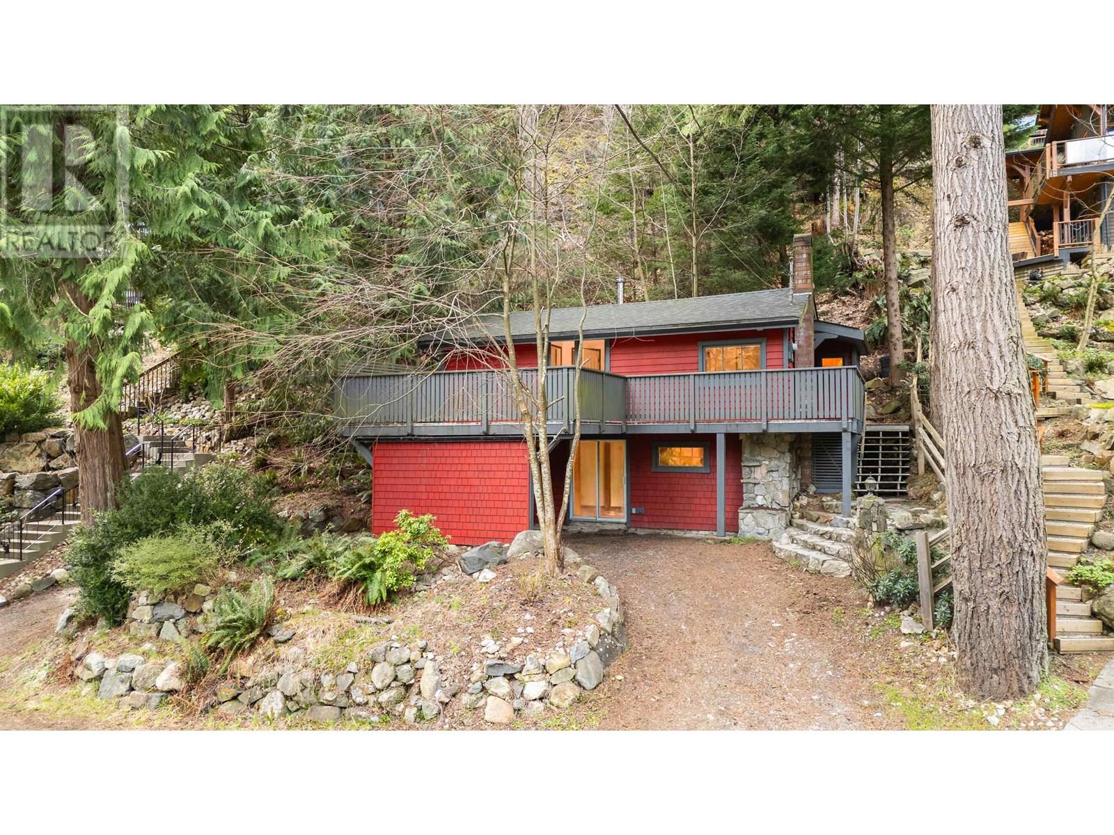 1312 Hillcrest Rd, Bowen Island, BC V0N 1G1