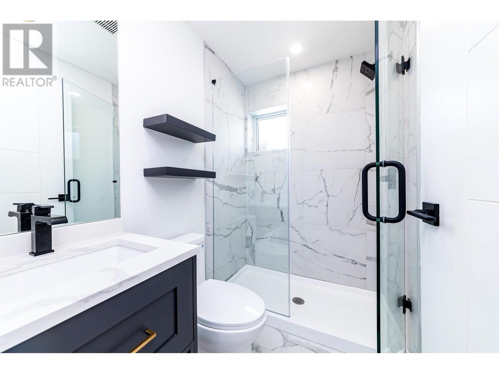 5449 Killarney St, Vancouver, BC V5R 3W3