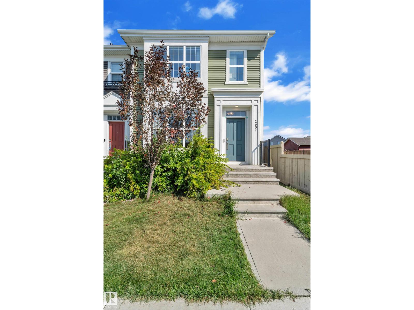 2637 Maple Way NW, Edmonton, AB T6T 2E9