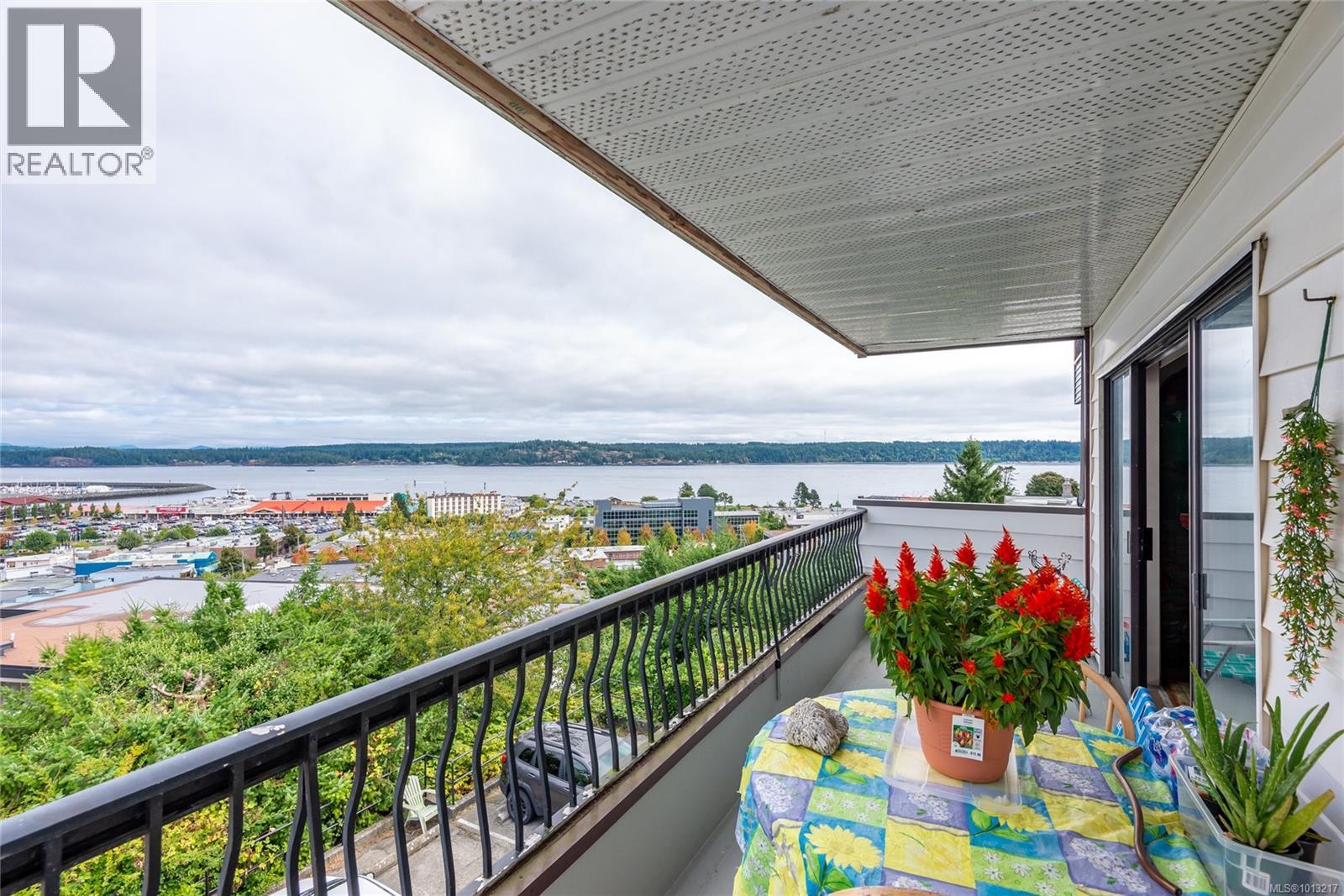 907 Cedar St Unit 203 St, Campbell River, BC V9W 2W1