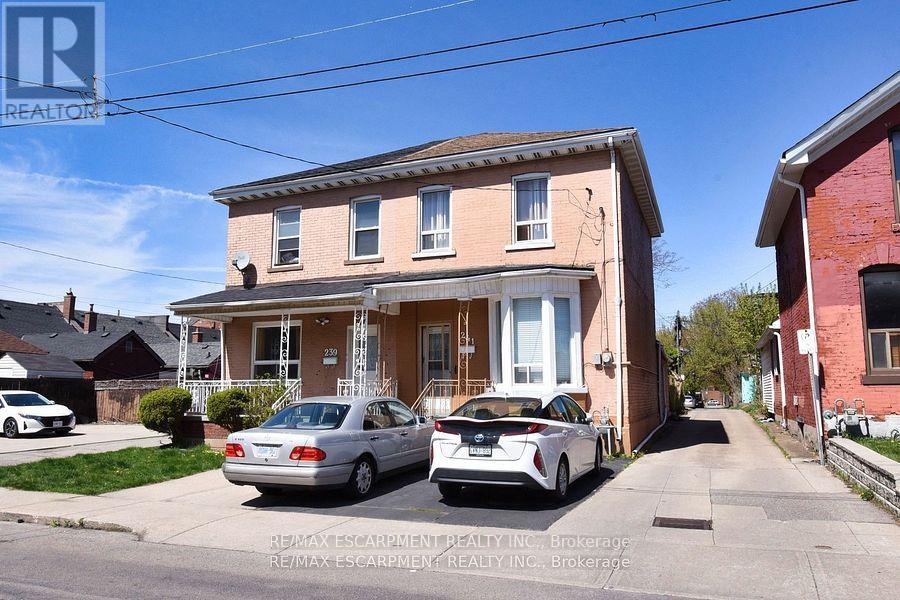 241 Robert St, Hamilton, ON L8L 2R2
