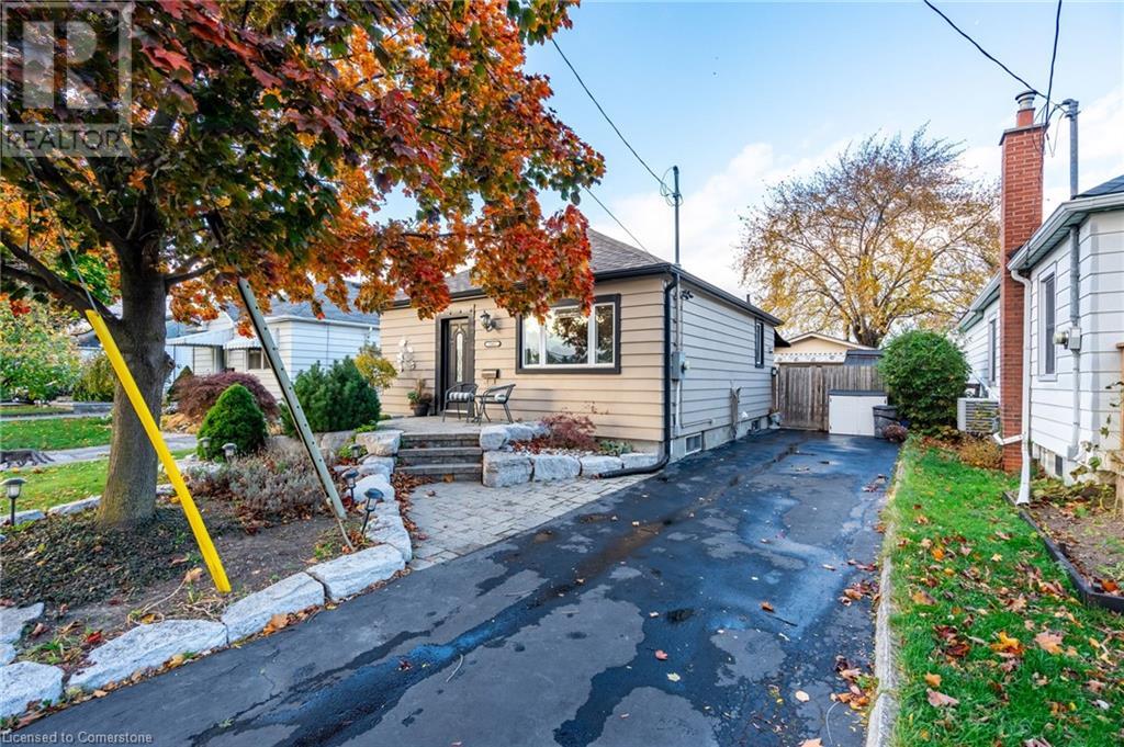 1061 Central Ave, Hamilton, ON L8K 1N3