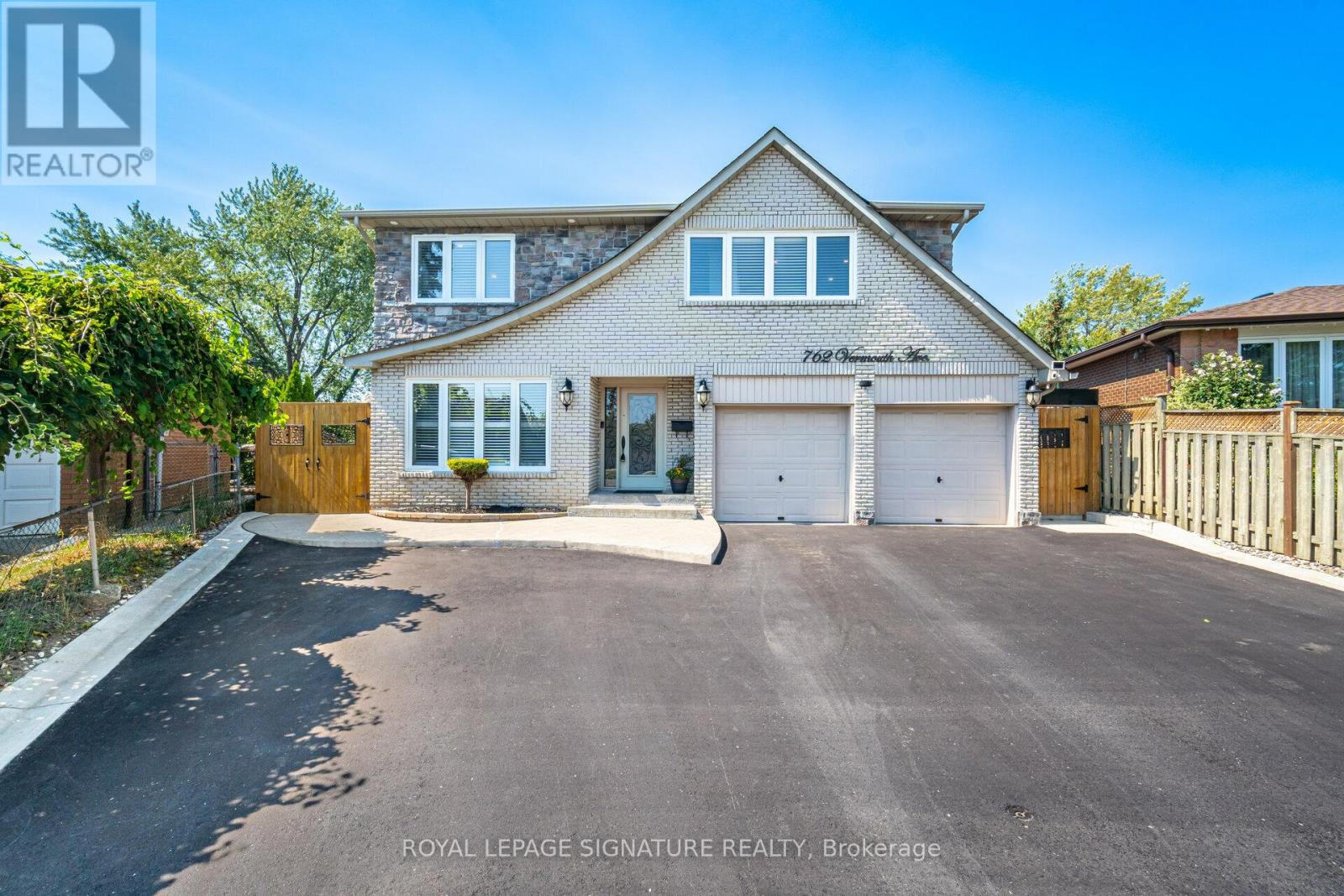 762 Vermouth Ave, Mississauga, ON L5A 3T3