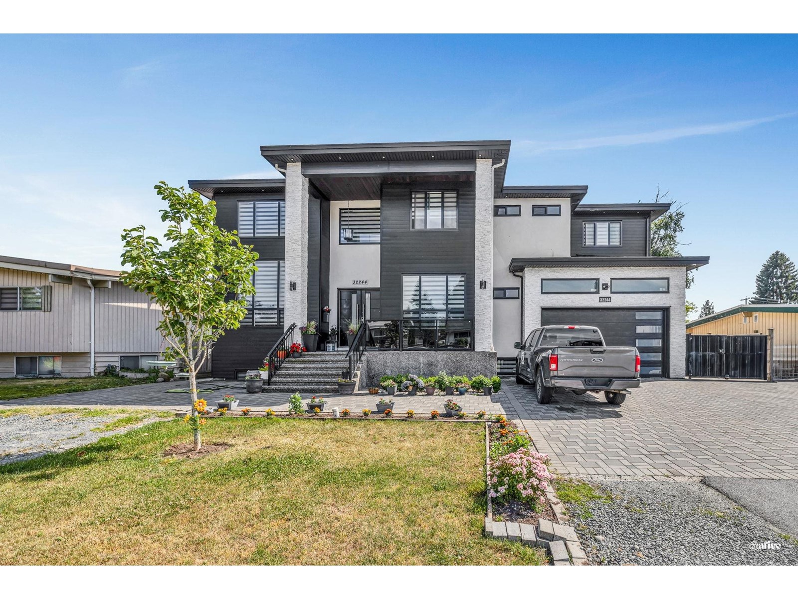 32244 Pineview Ave, Abbotsford, BC V2T 1R3