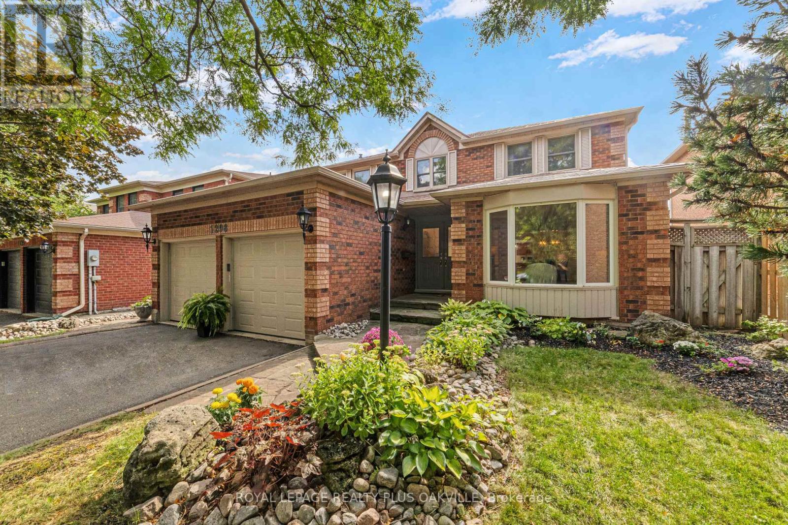 1298 Hilton Ln, Oakville, ON L6M 2V2