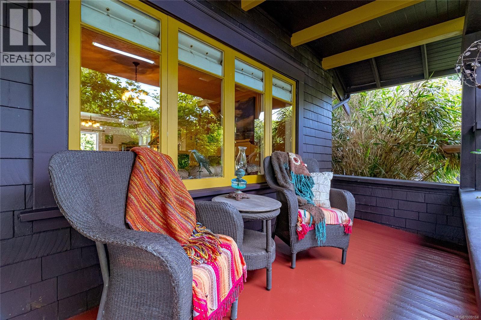 1319 Point St, Victoria, BC V8S 1A4
