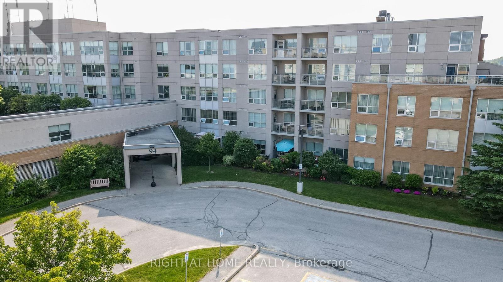 417 94 Dean Ave, Barrie, ON L4N 0M3