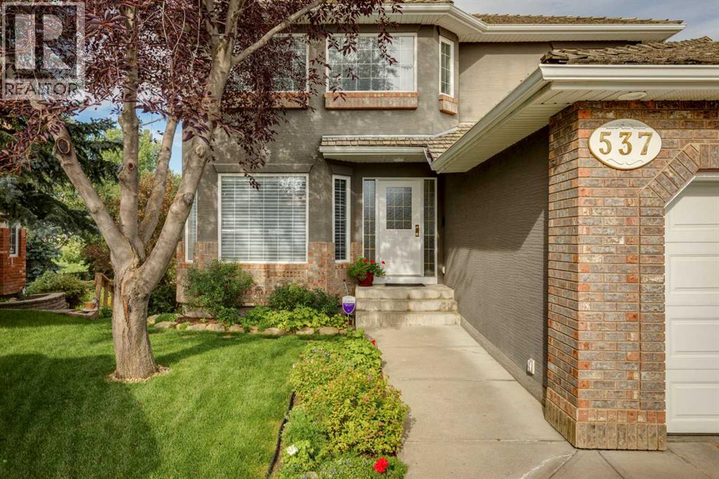 537 Sierra Madre Ct SW, Calgary, AB T3H 3M5