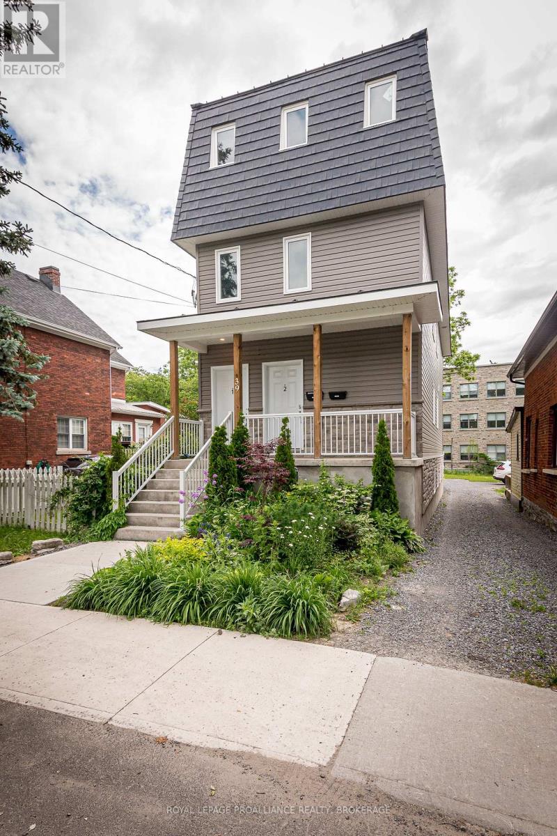 39 Ellerbeck St, Kingston, ON K7L 4H5