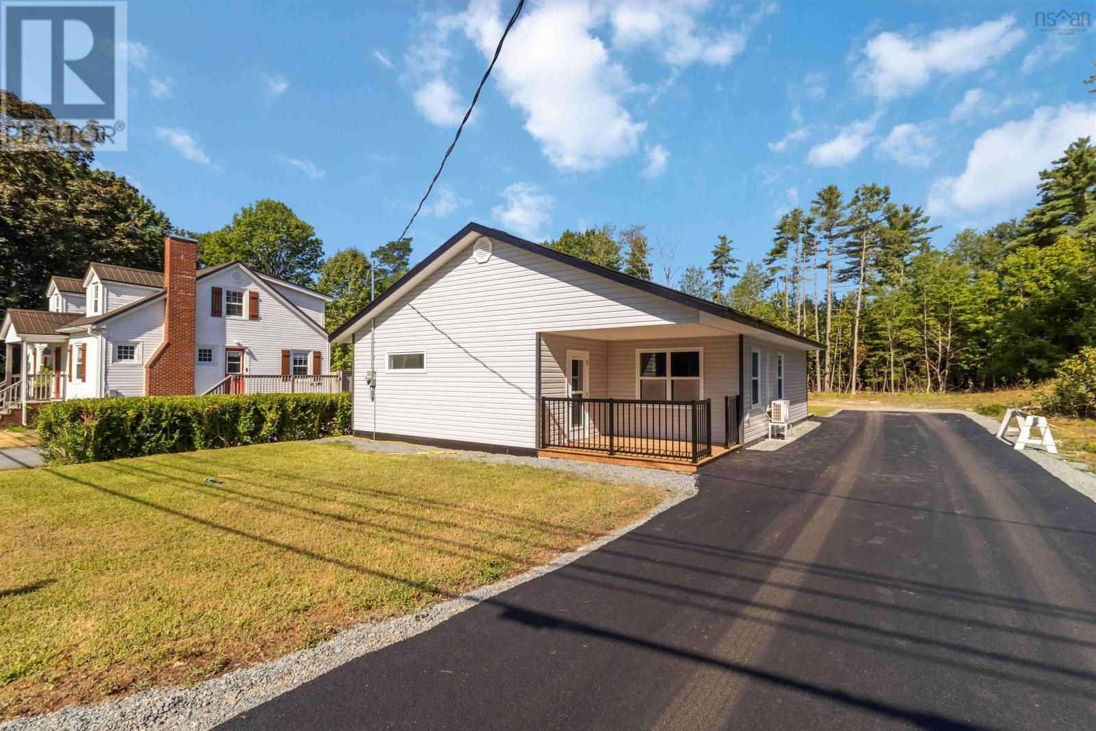 215 Aberdeen Rd, Bridgewater, NS B4V 2S5