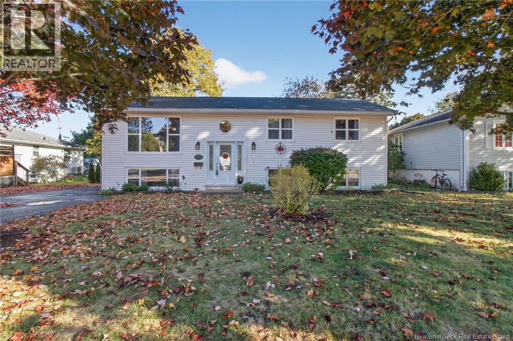 68 Ealey Cres, Riverview, NB E1B 1E8