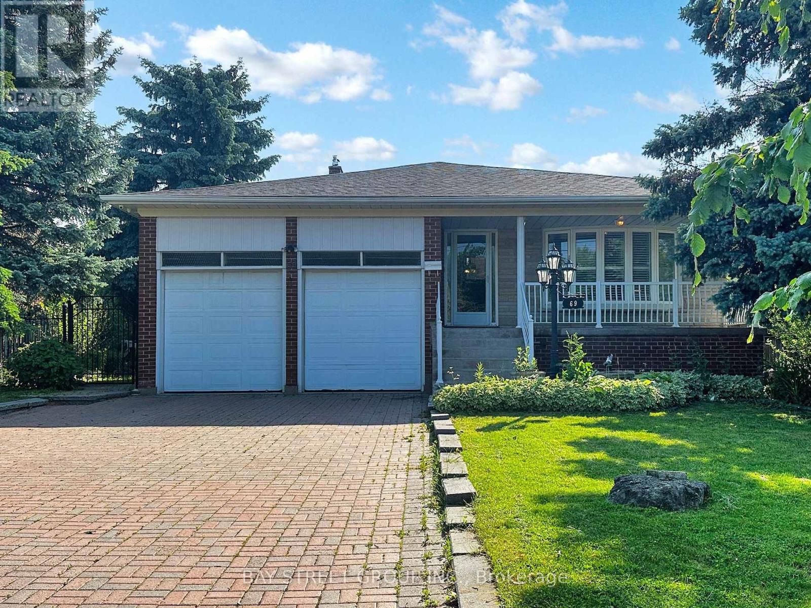 69 Fairglen Ave, Toronto, ON M1T 1G8