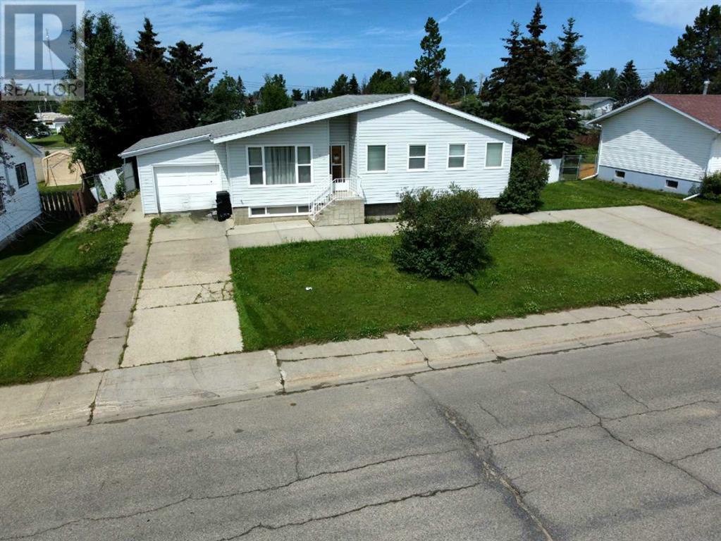 300 Hammond Dr, Fox Creek, AB T0H 1P0
