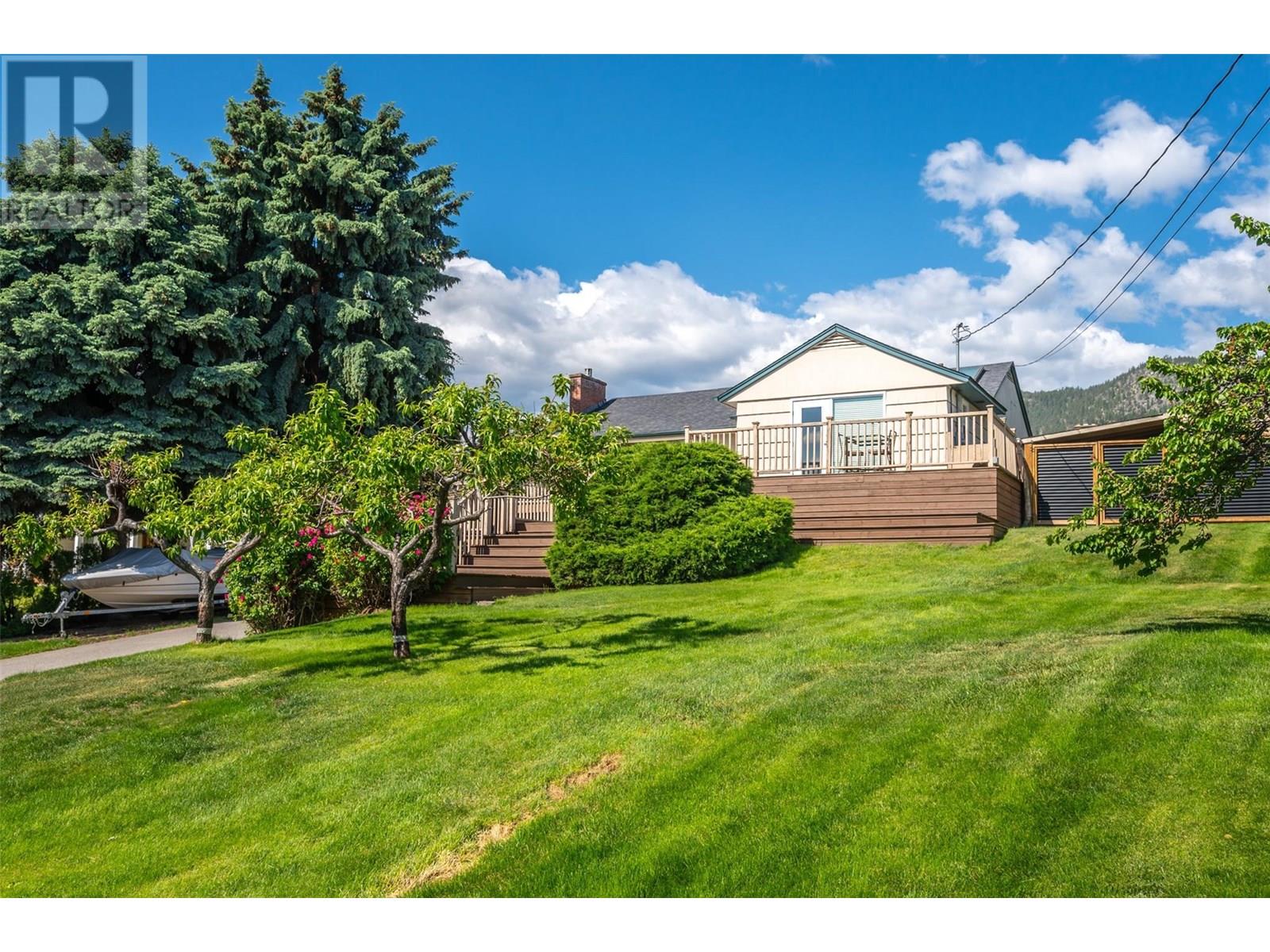 808 Vedette Dr, Penticton, BC V2A 8Y3