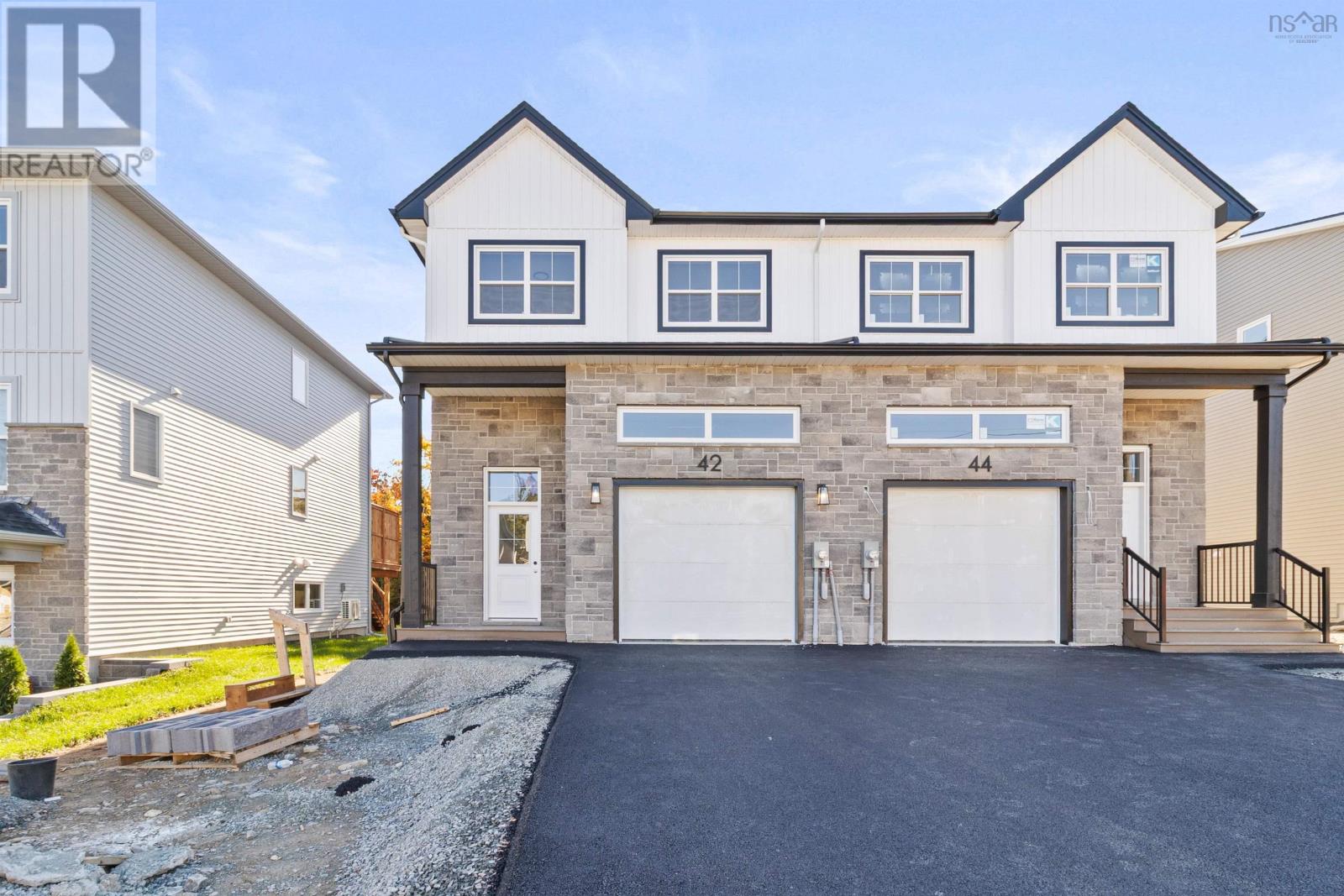 42 Simona Dr #5a Dr, Dartmouth, NS B2X 0E1