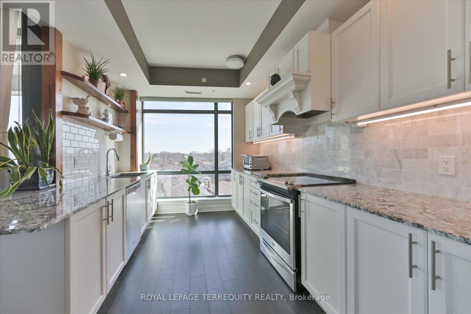 508 2522 Keele St, Toronto, ON M6L 2N8