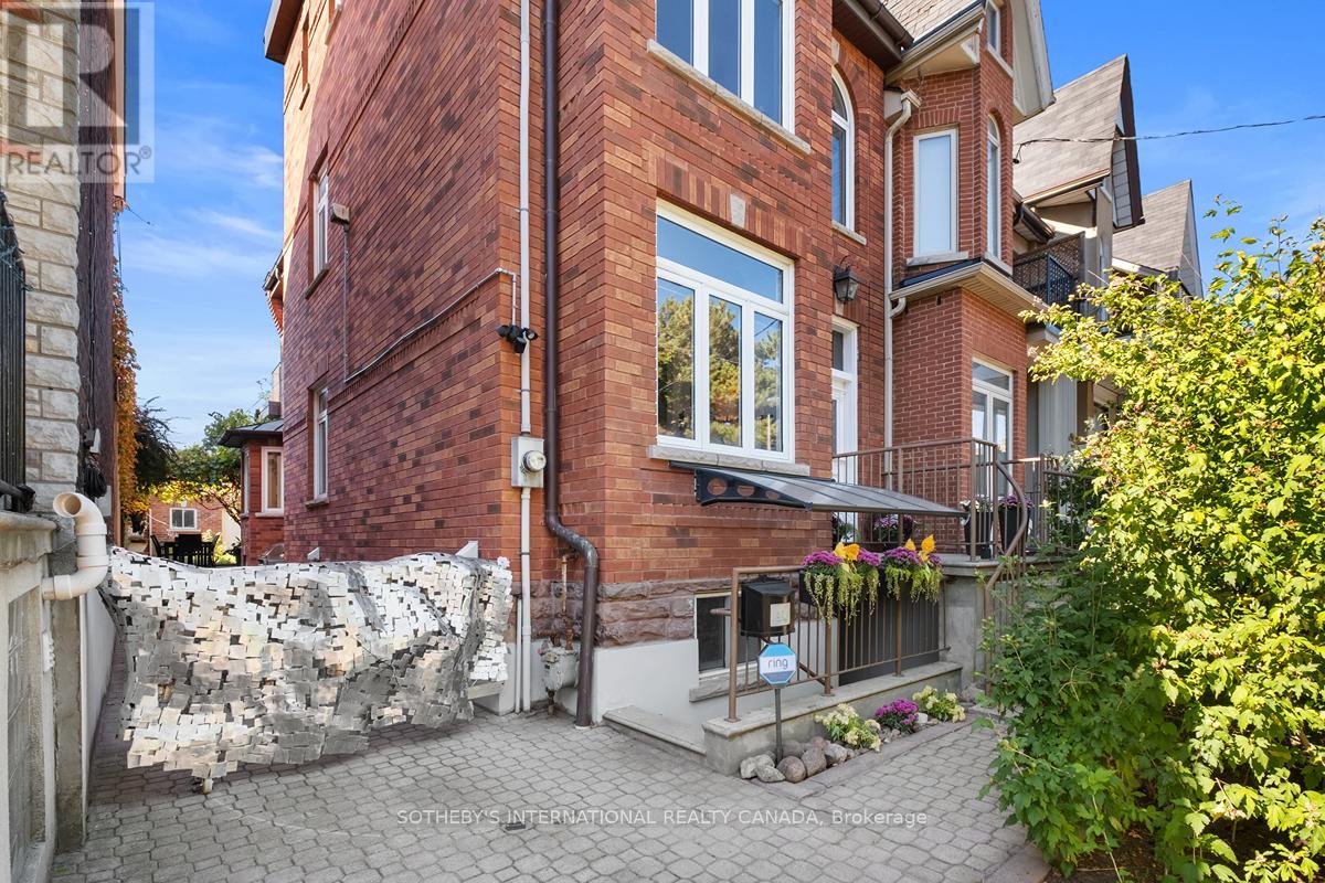 114 Margueretta St, Toronto, ON M6H 3S3