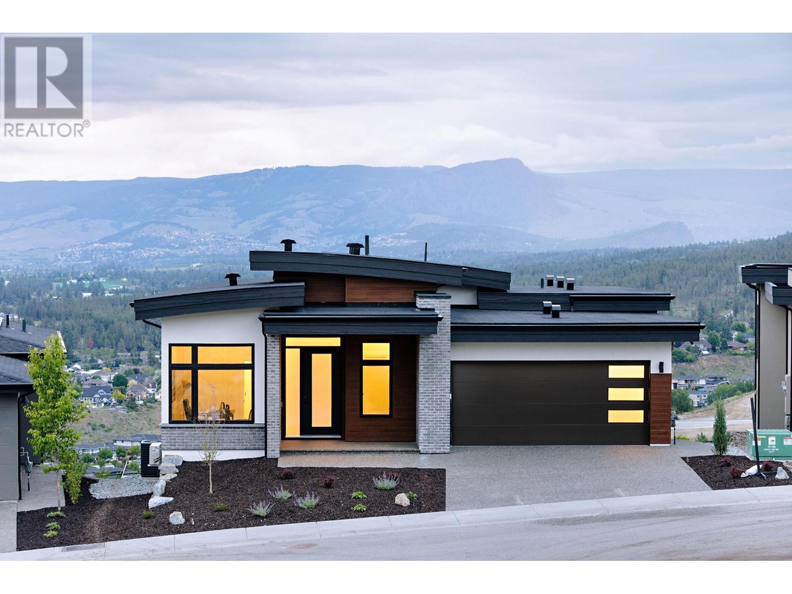 1050 Emslie St, Kelowna, BC V1W 0C3