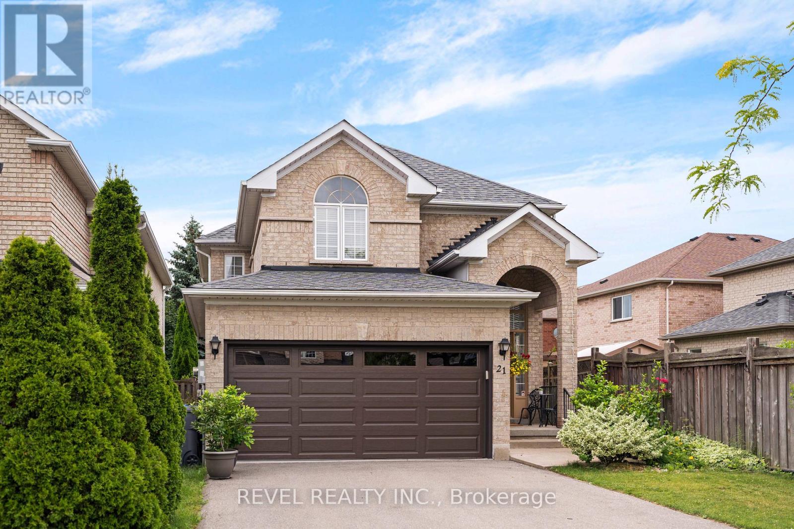 21 Ewart St, Caledon, ON L7E 2T3