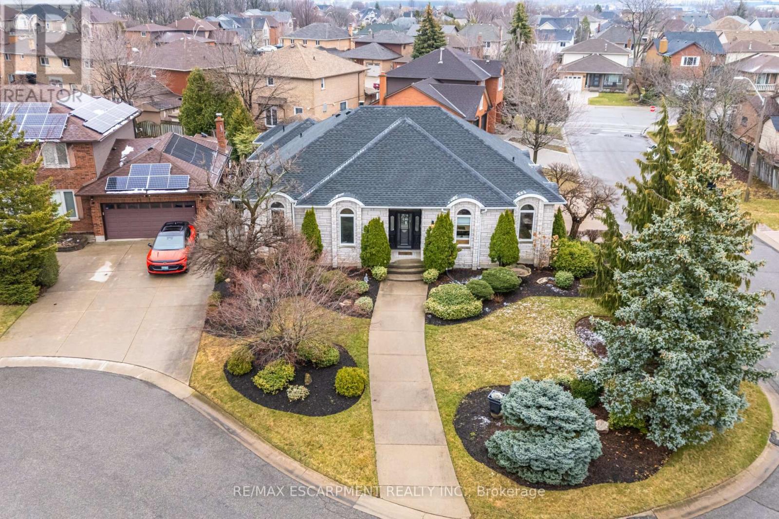 31 Ingrid Ct, Hamilton, ON L8W 2V4