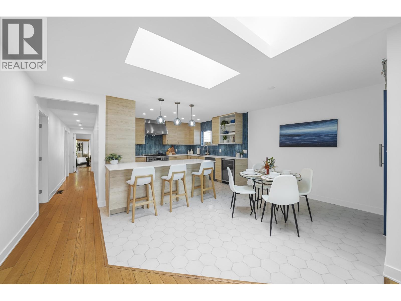 1412 Hope Rd, North Vancouver, BC V7P 1W8