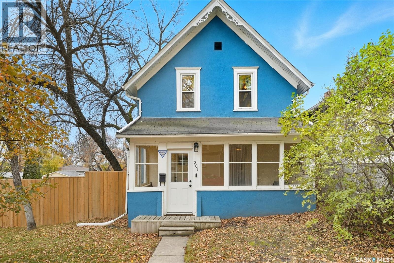 201 28 Street West, Saskatoon, SK S7L 0K4