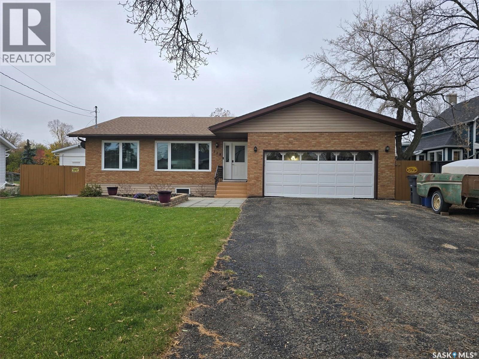 718 Stella St, Grenfell, SK S0G 2B0