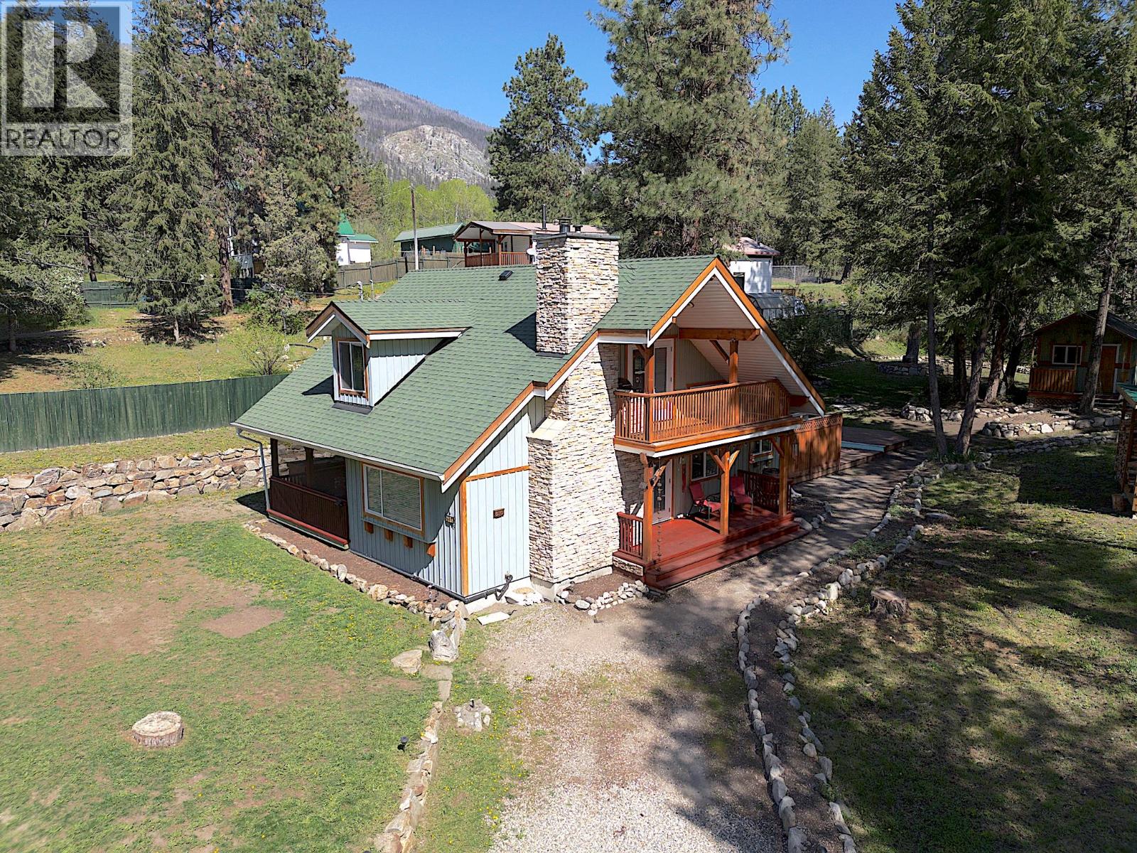 810 Firwood Rd, Kelowna, BC V1Z 3V5