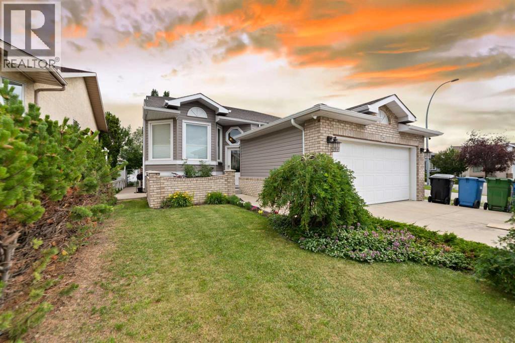 210 Coral Keys Villas NE, Calgary, AB T3J 3L7