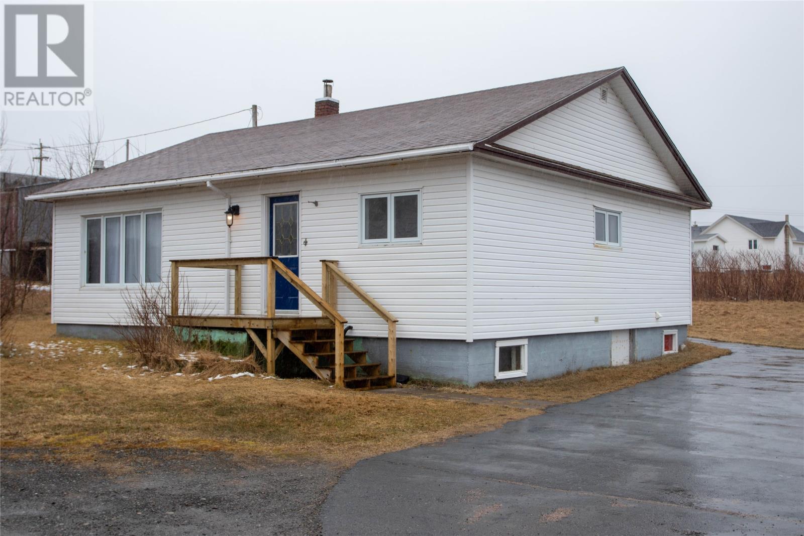 8 Warrens Ln, Bonavista, NL A0C 1B0