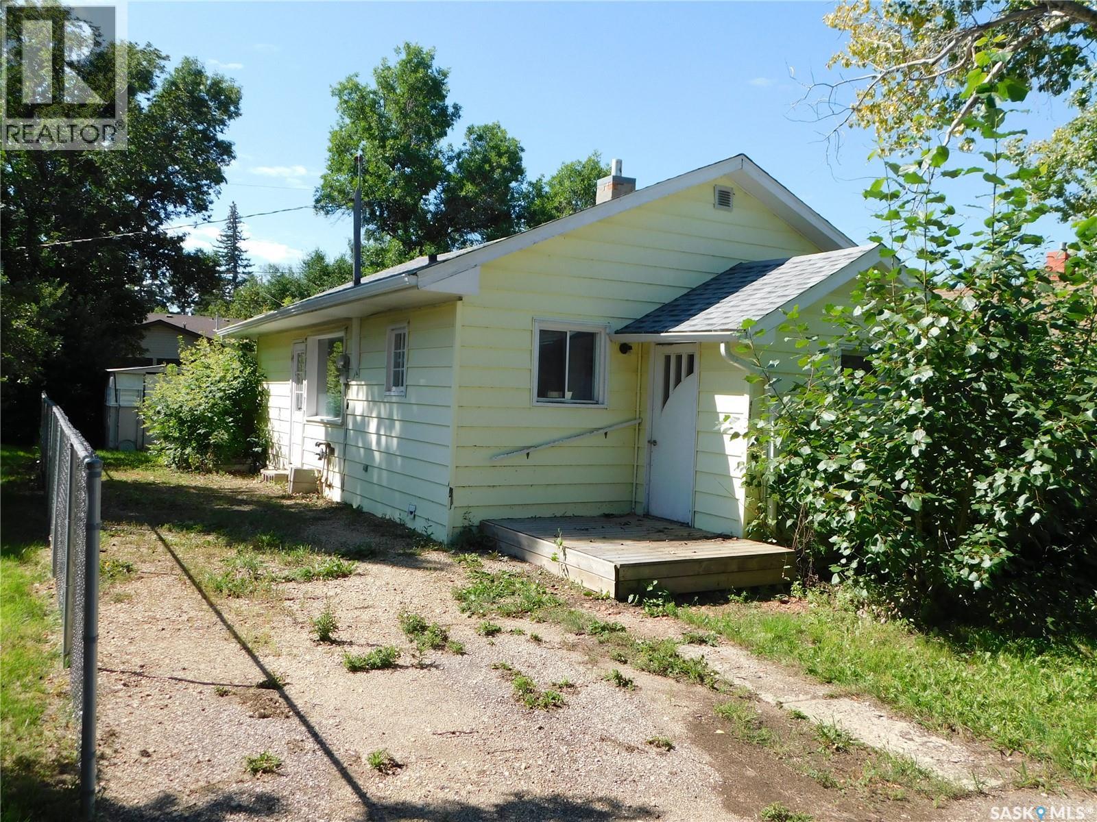 410 6th Avenue East, Assiniboia, SK S0H 0B0