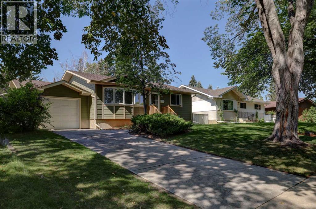 51 Rosewood Rd NW, Calgary, AB T2K 1N3