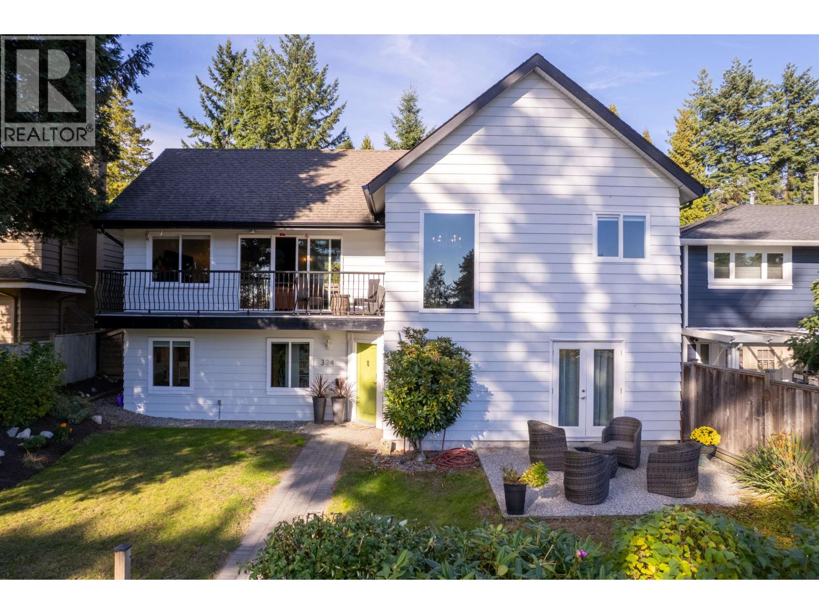324 E 24th St, North Vancouver, BC V7L 3E8
