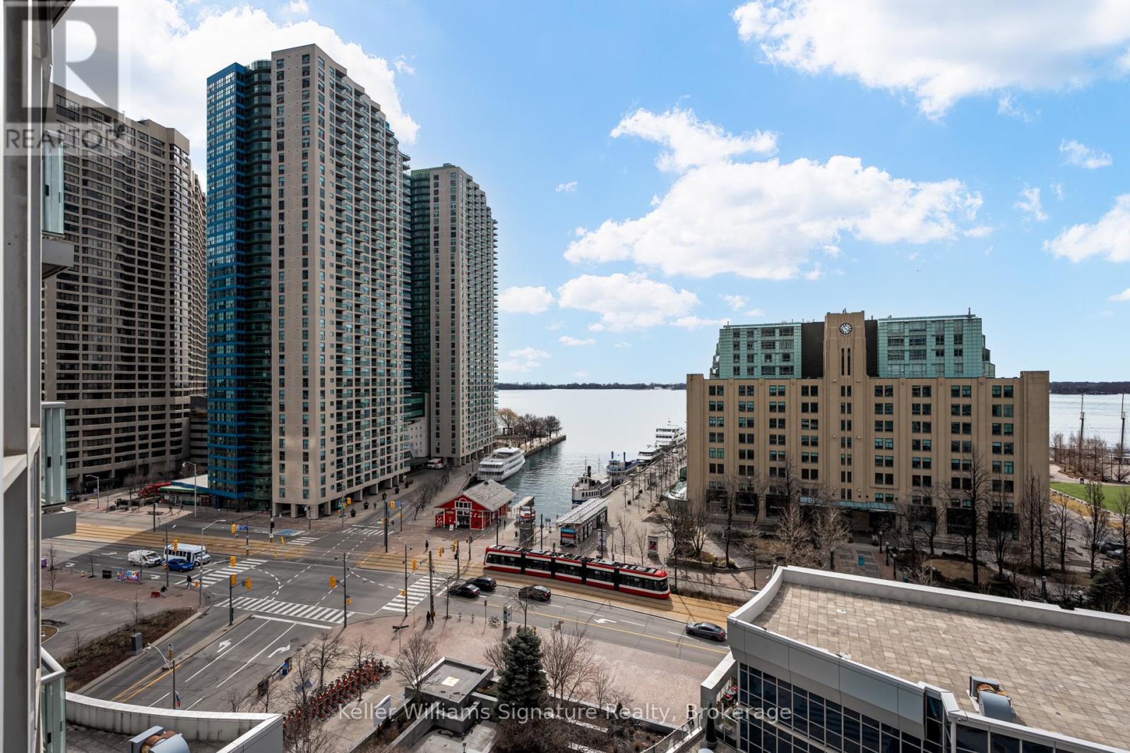 1010 8 York St, Toronto, ON M5J 2Y2