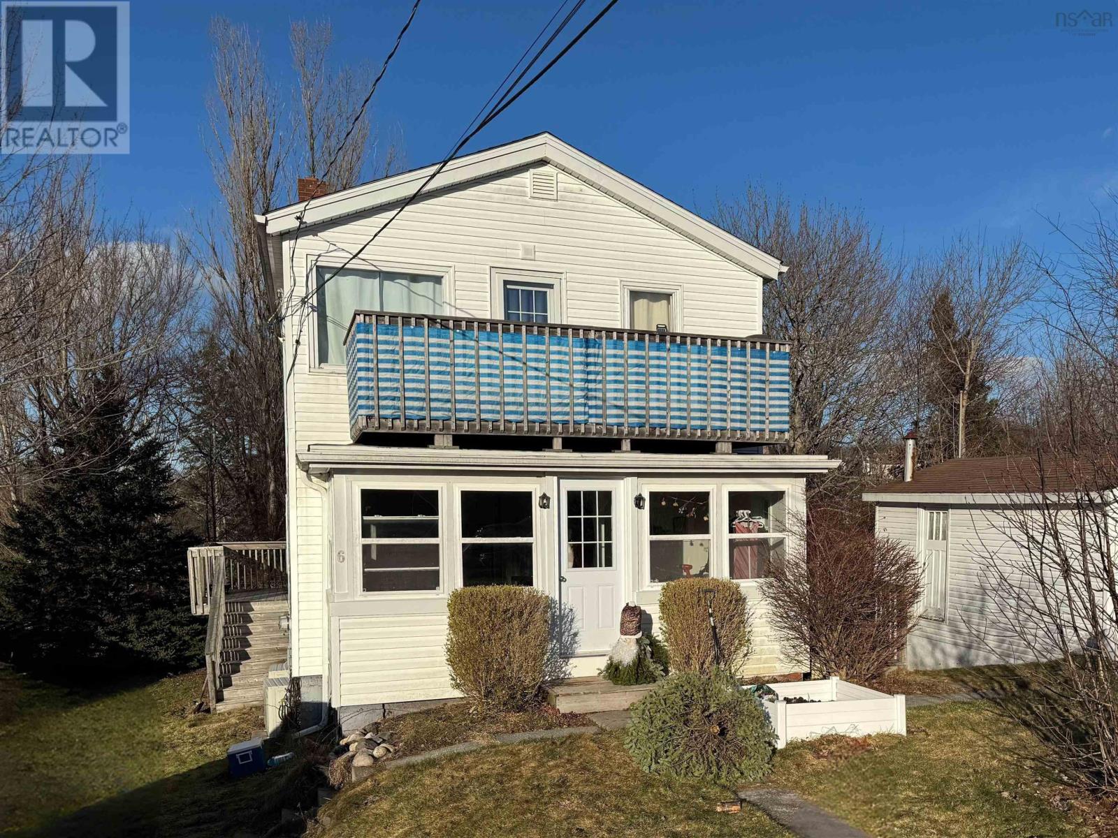 6 Cedar St, Bedford, NS B4A 2R7