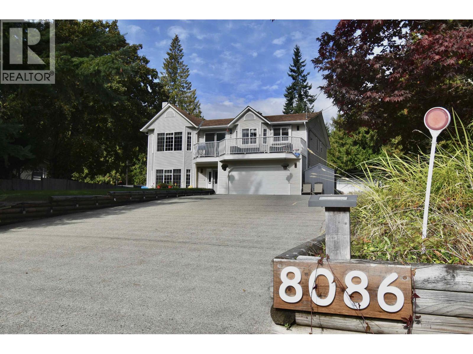 8086 Dogwood Dr, Halfmoon Bay, BC V7Z 1A8