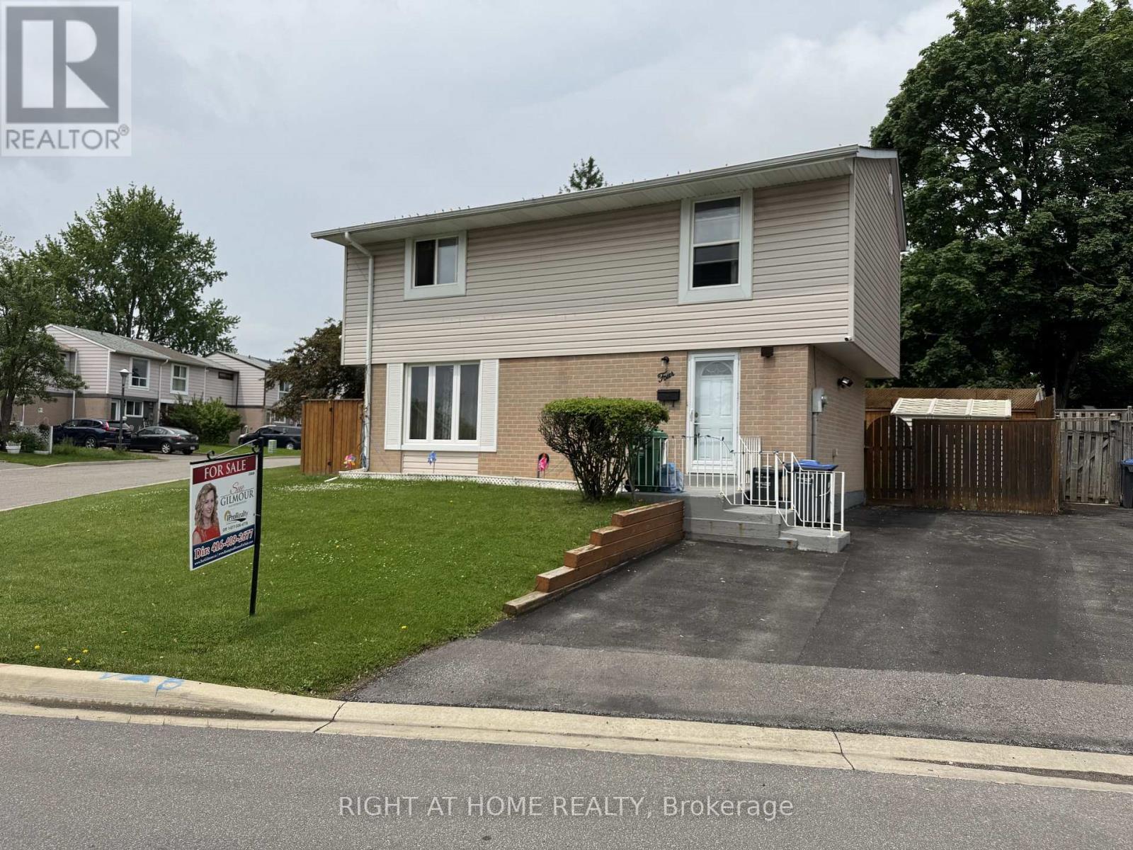 4 Hardcastle Ct, Brampton, ON L6S 2A9