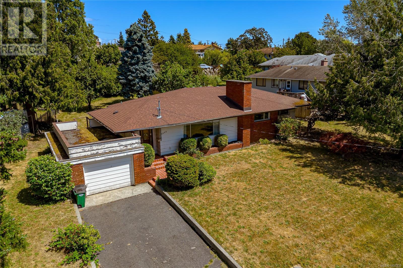 3665 Raymond St S, Saanich, BC V8Z 4J9