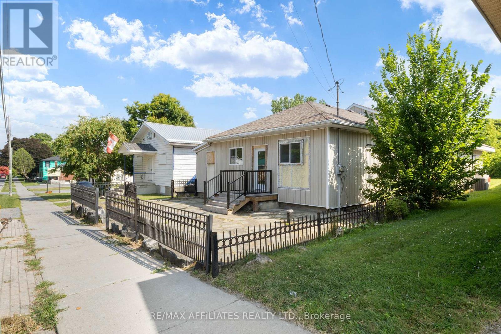 79 George St, Lanark Highlands, ON K0G 1K0