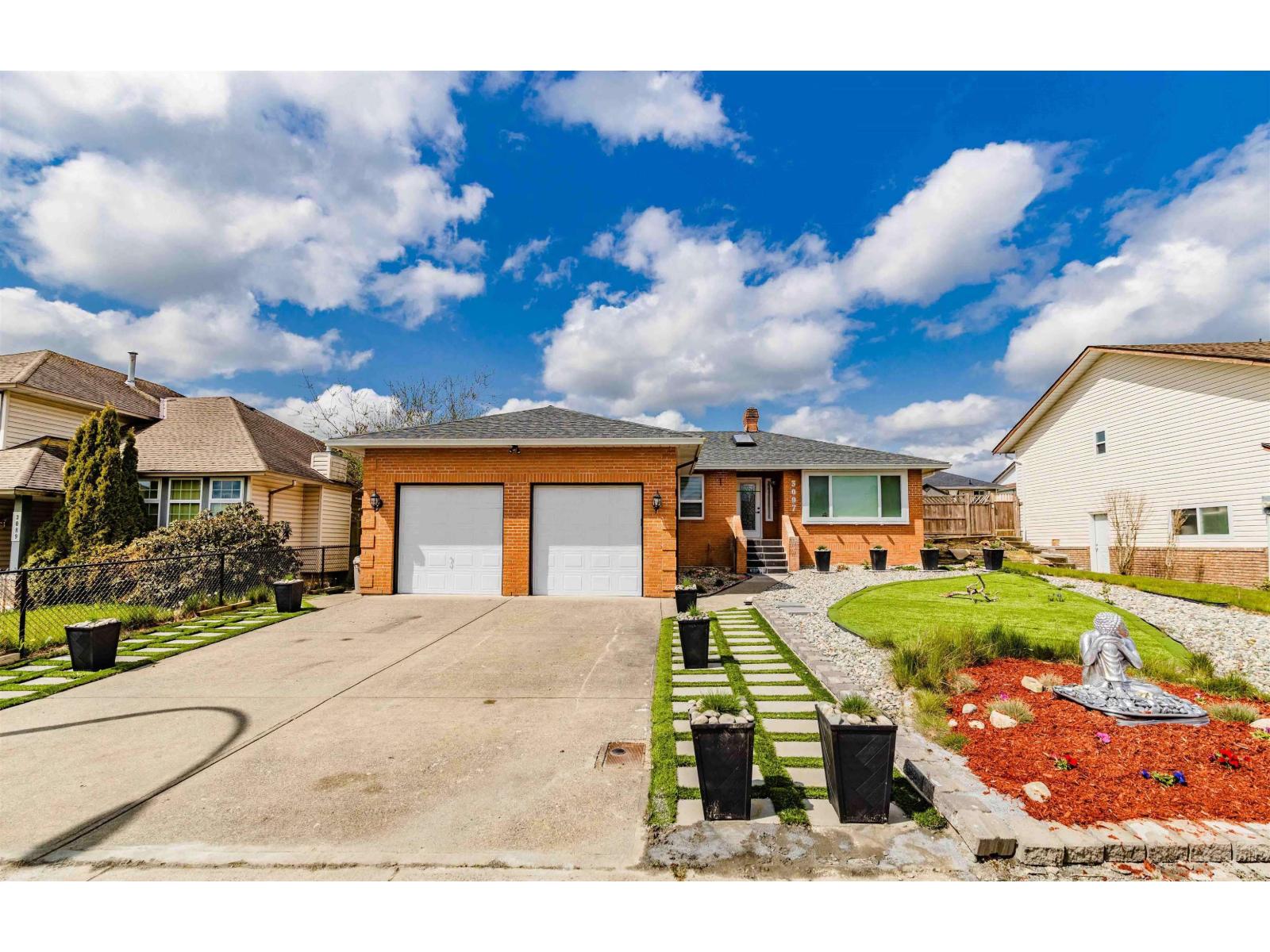 3097 Goldfinch St, Abbotsford, BC V2T 5J4