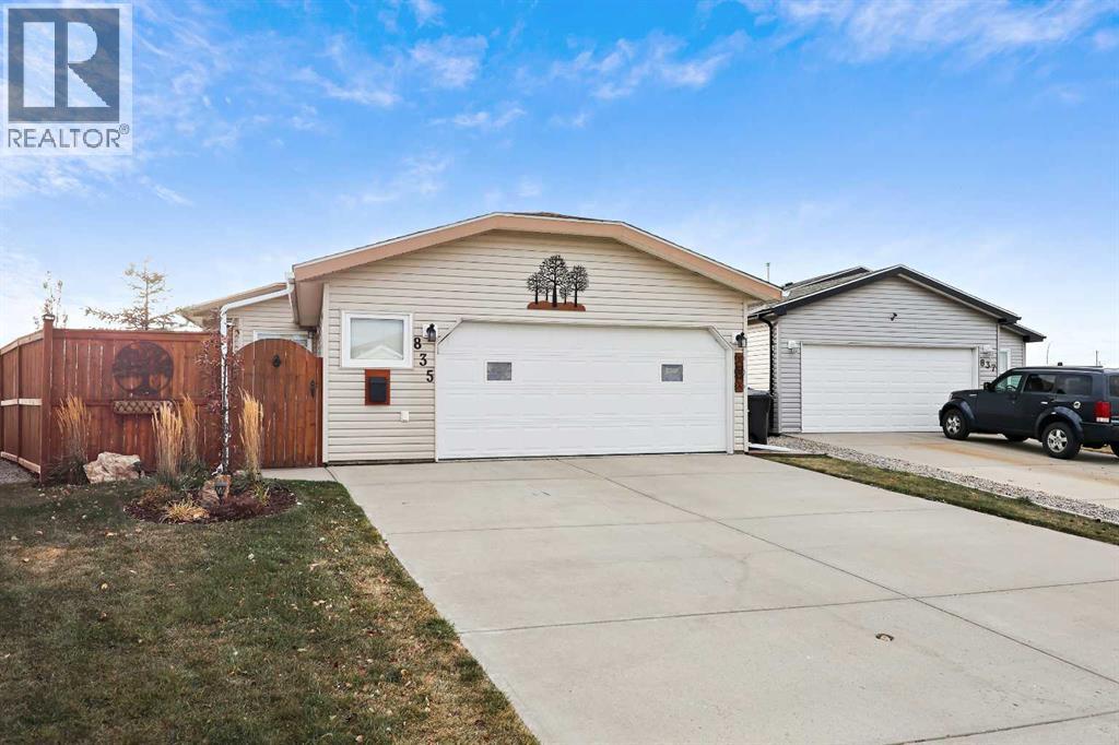 835 Beckner Cres, Carstairs, AB T0M 0N0