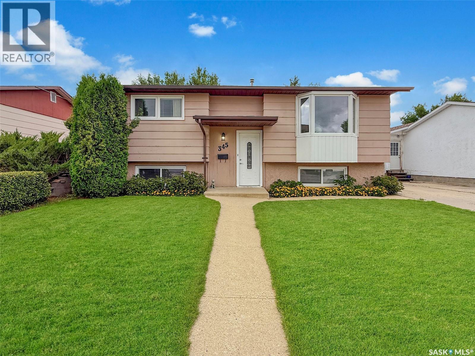 345 Aspen Dr, Swift Current, SK S9H 3Z8