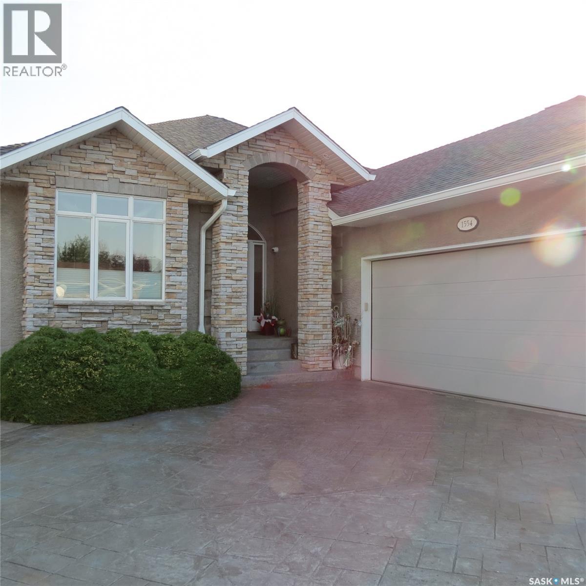 1554 Lakeridge Dr N, Regina, SK S4S 4L6