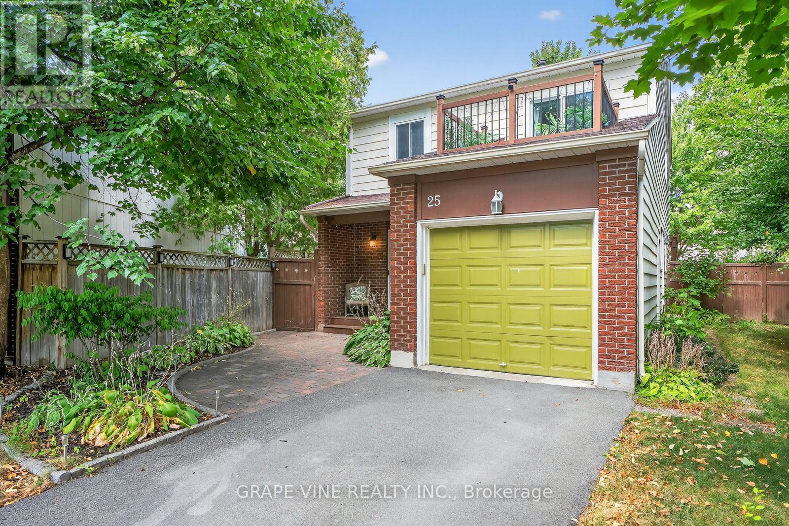 25 Pacer Pl, Ottawa, ON K2M 1B1