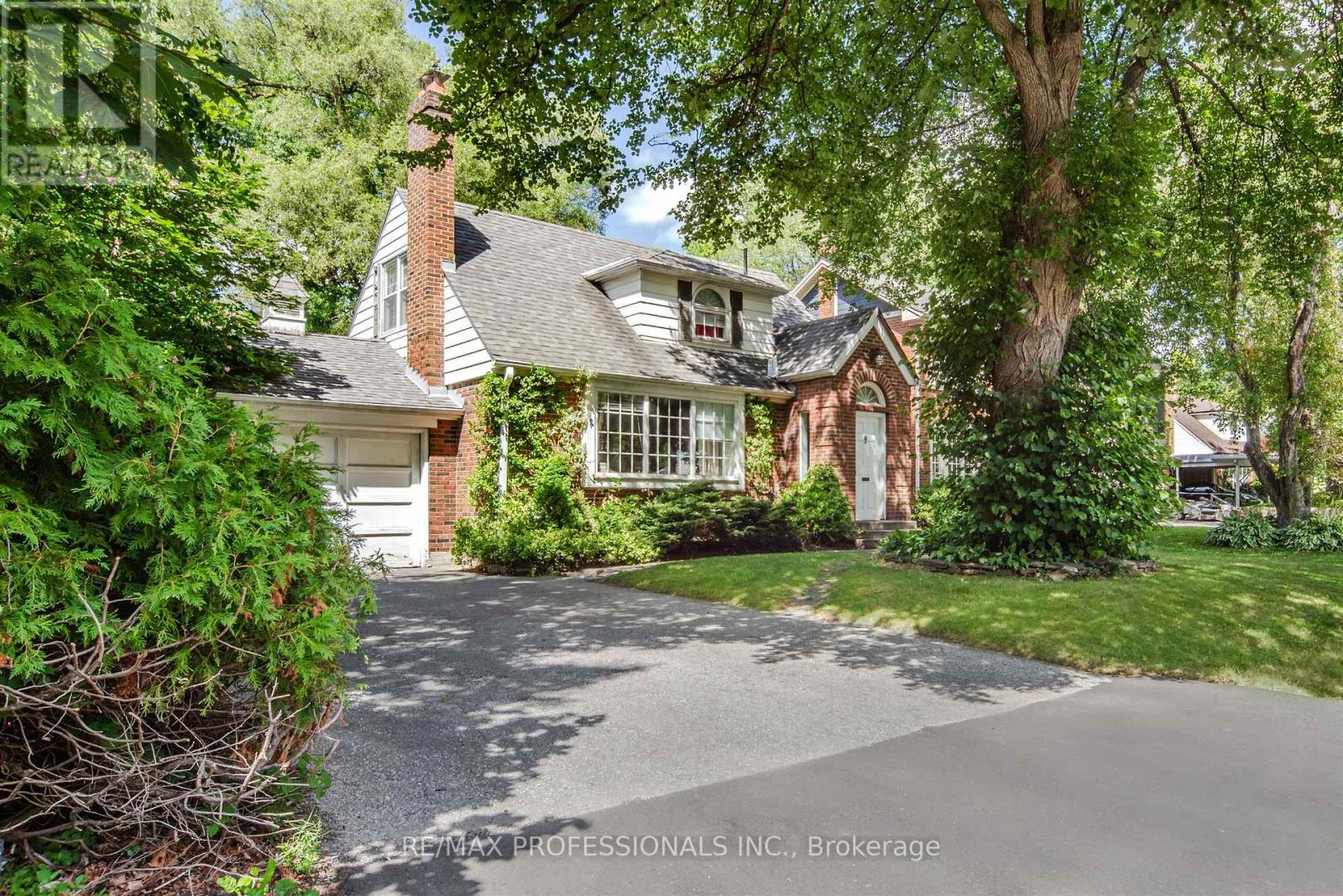 43 Nottingham Dr, Toronto, ON M9A 2W4