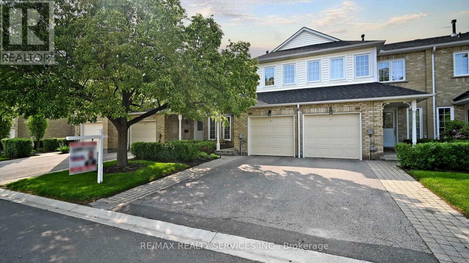 28 Heathcliffe Sq, Brampton, ON L6S 5P7