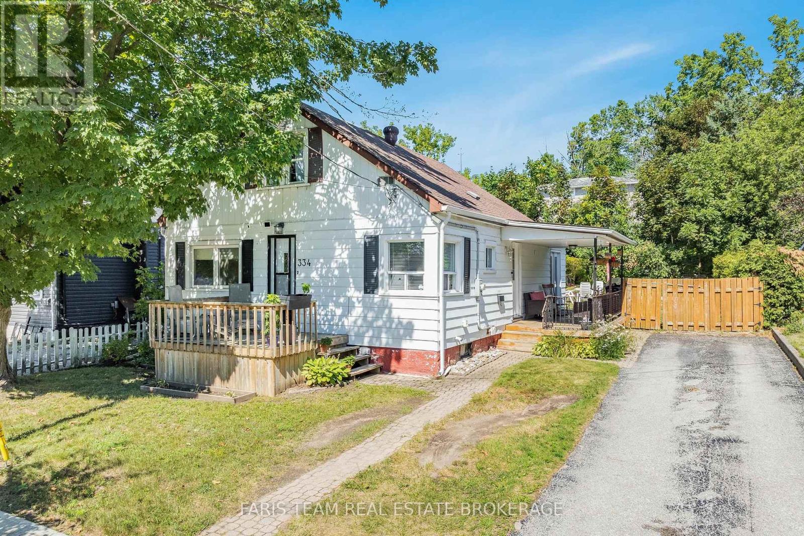 334 Harvey St, Orillia, ON L3V 3M4